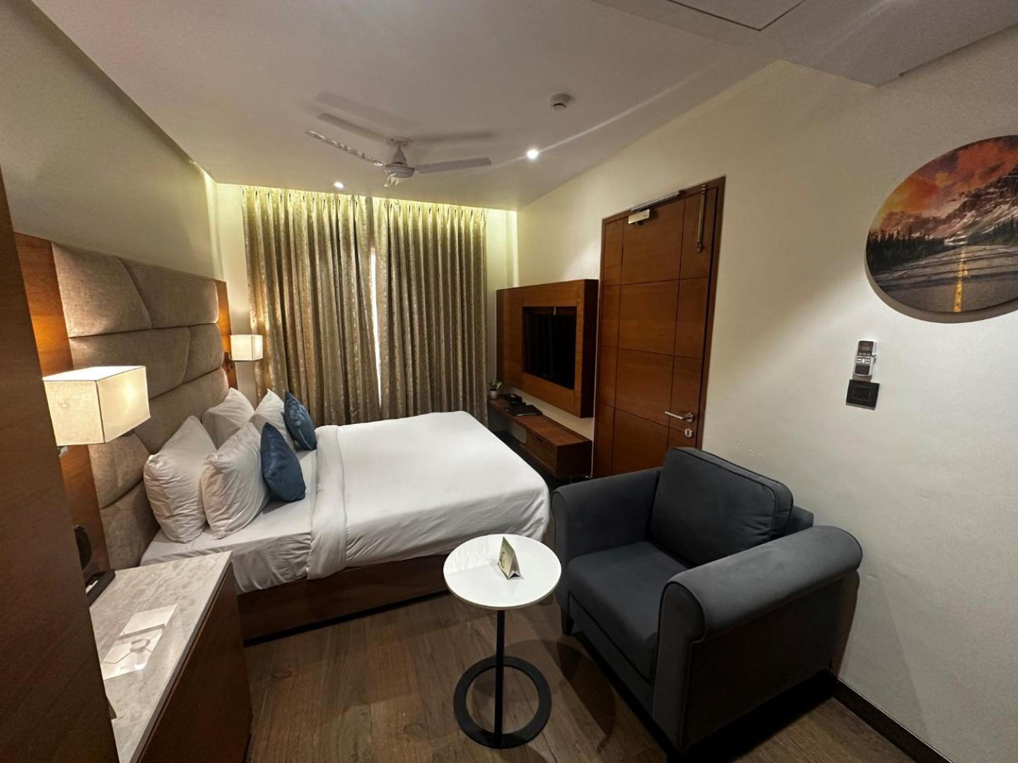 The Glory Suites Near Igi Airport Nueva Delhi Exterior foto