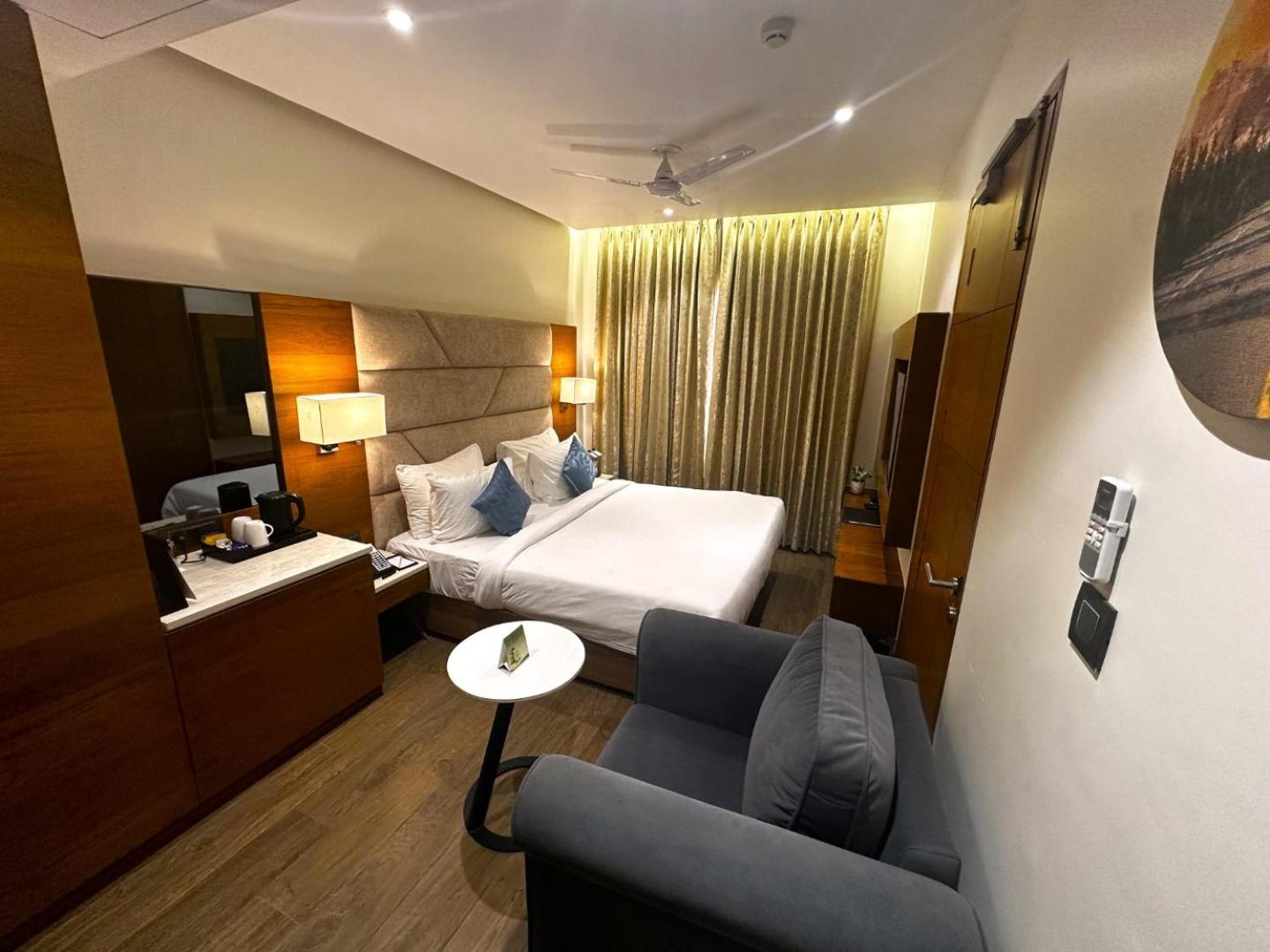 The Glory Suites Near Igi Airport Nueva Delhi Exterior foto